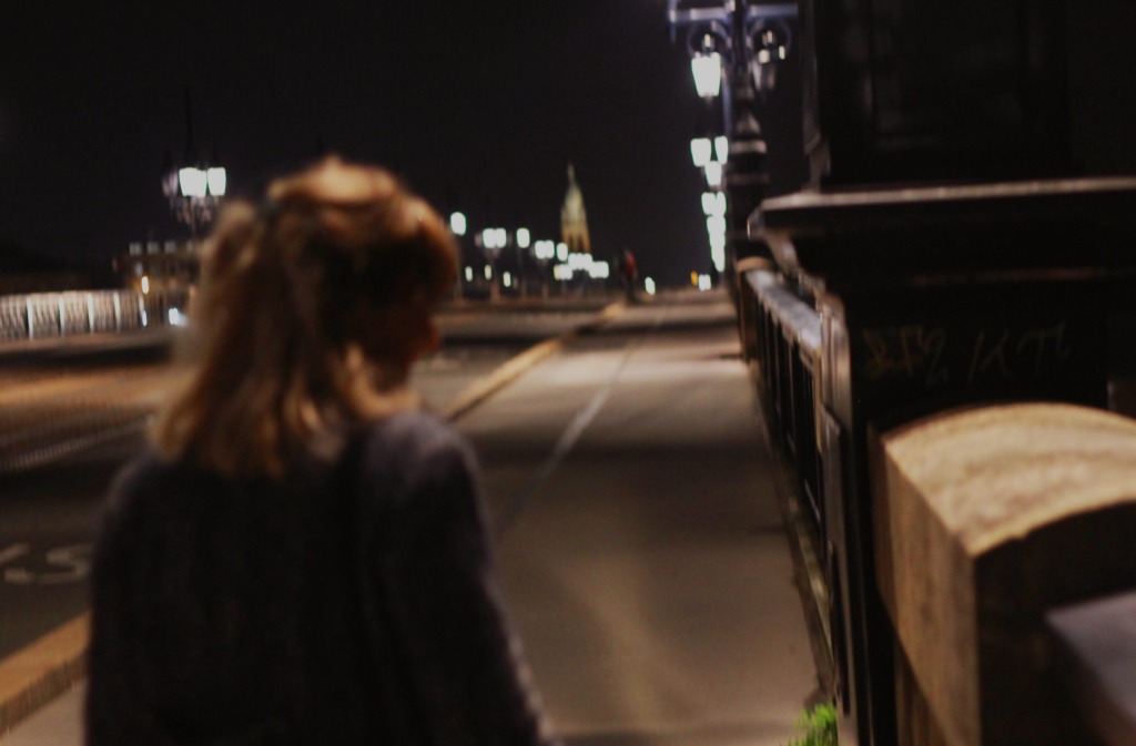 femme dans la rue